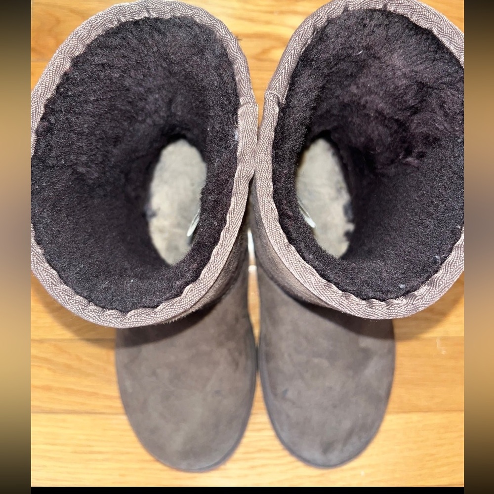 UGG Australia Classic Boot - Picture 2 of 5